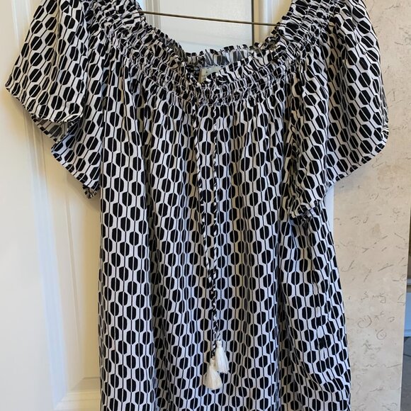 Kate Spade black and white off the shoulder top. Size Small - Picture 2 of 5